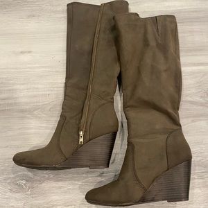 Fergalicious zipper wedge boots size 8.5 women’s (40 Euro)